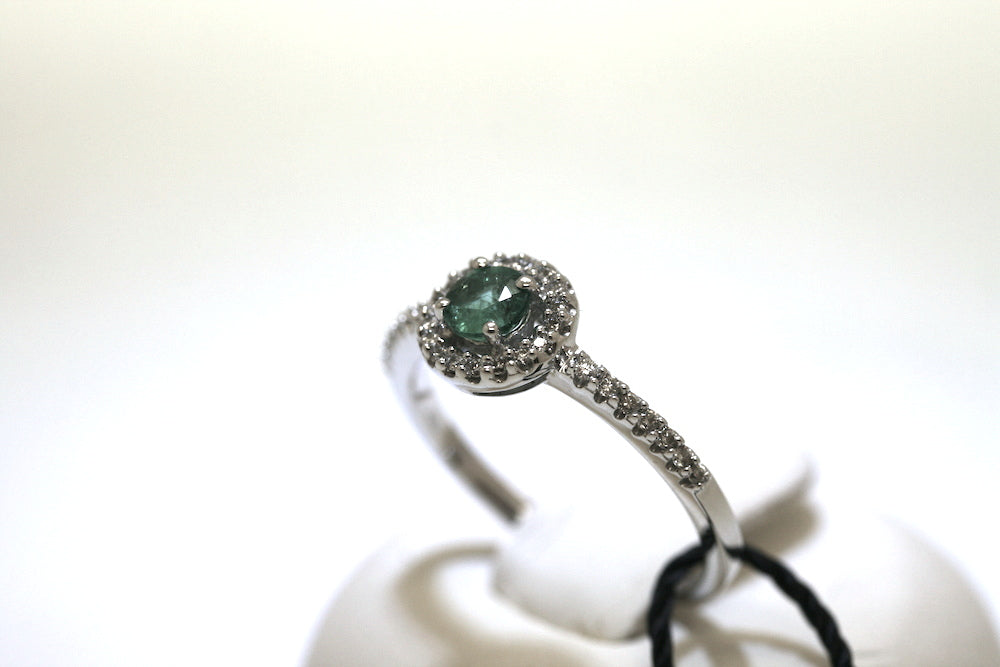 Anello smeraldo e diamanti oro bianco 18 Kt