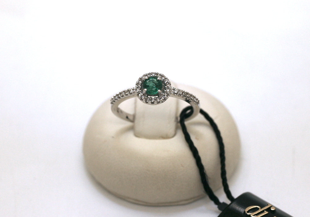 Anello smeraldo e diamanti oro bianco 18 Kt